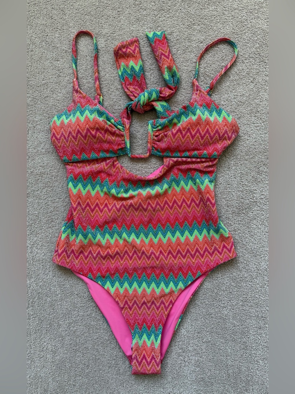 NEW - BEACH RIOT - Lindy - Chevron Shine - STRAWBERRY ICE